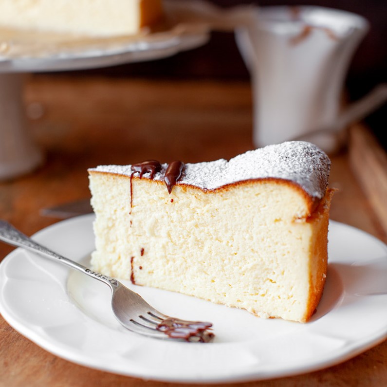 Sernik to bardzo wartościowe ciasto. Mała jego porcja może znaleźć się nawet na diecie.